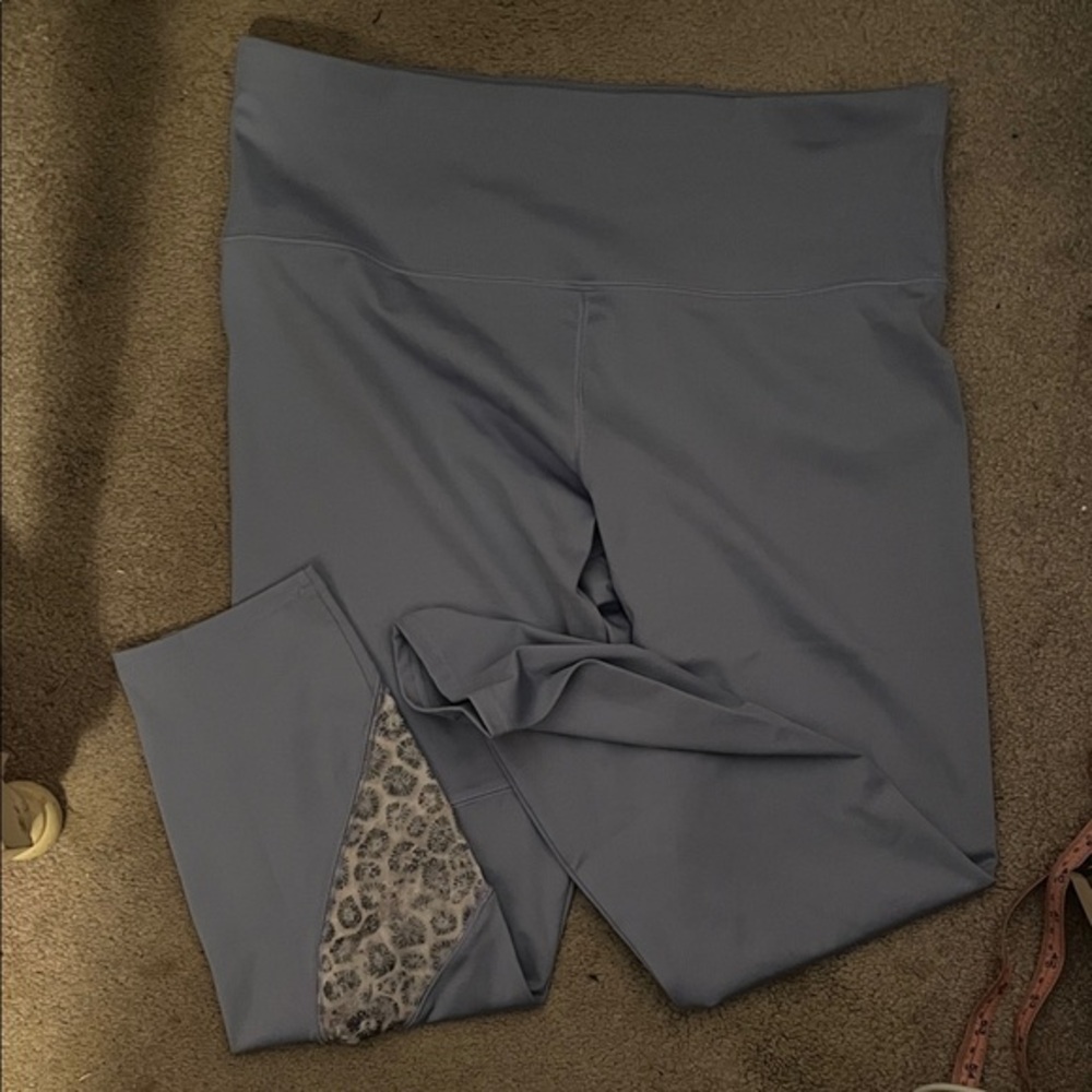 Light Blue High-Waisted Leggings with Leopard Detail